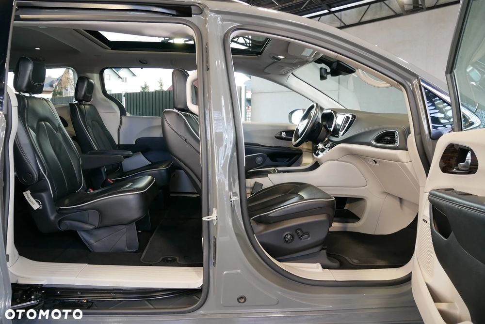 Chrysler Pacifica - 9