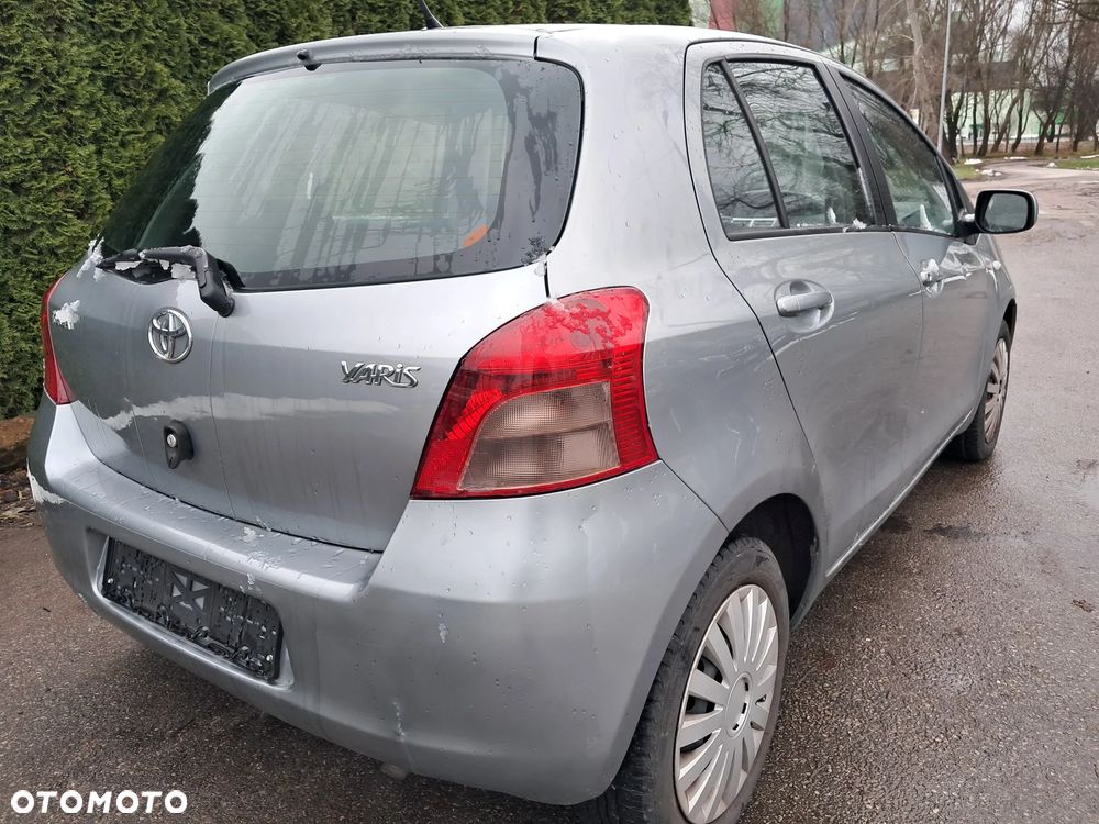 Toyota Yaris - 11
