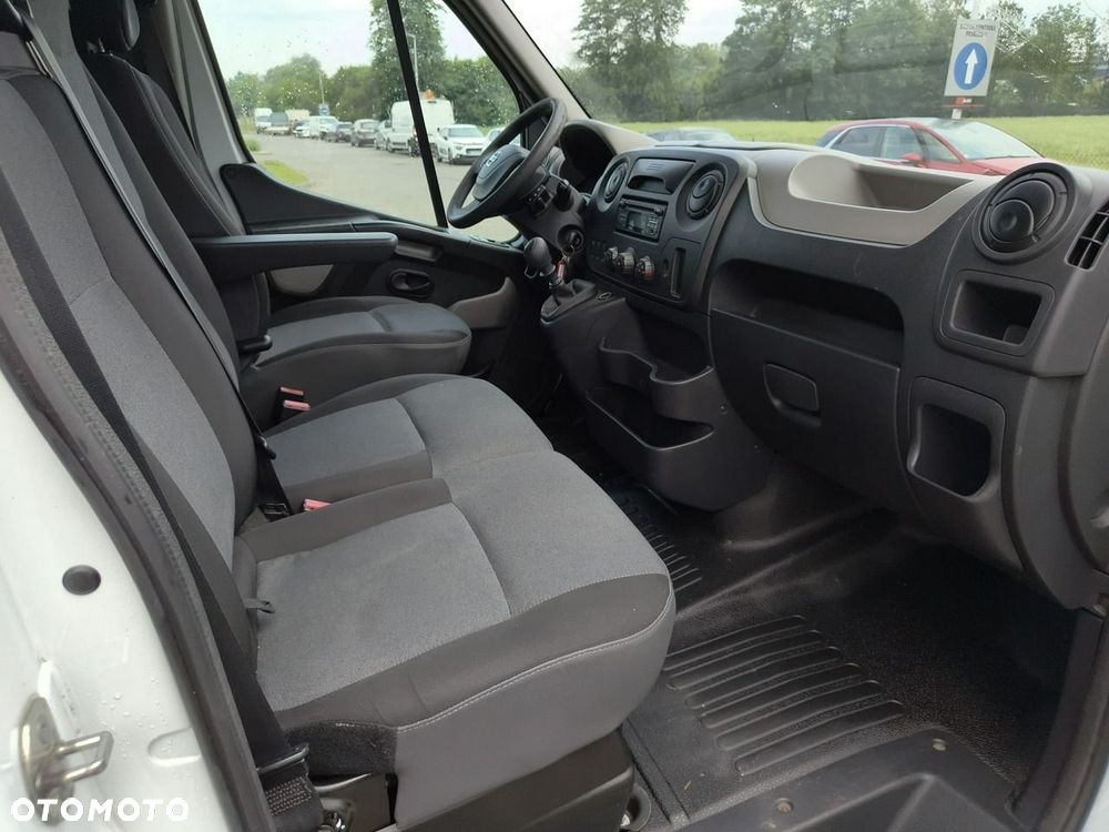 Nissan NV 400 - 12