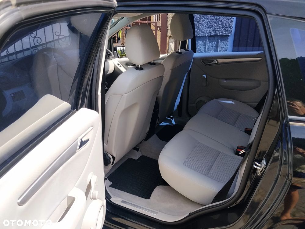 Mercedes-Benz Klasa B 200 Special Edition - 19