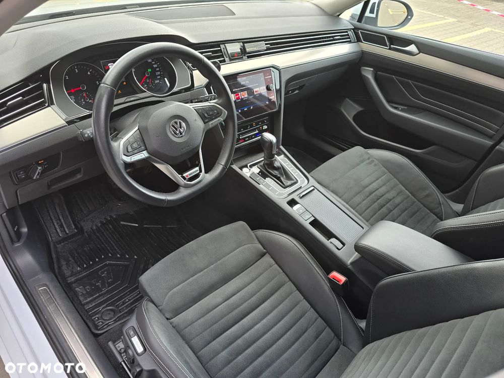 Volkswagen Passat 2.0 TDI SCR DSG 4Motion Elegance - 16