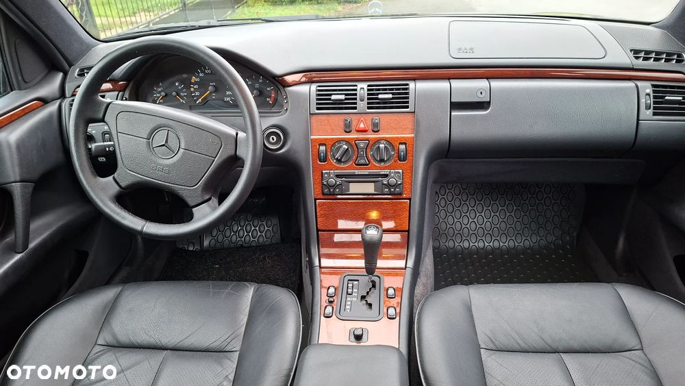 Mercedes-Benz Klasa E - 37