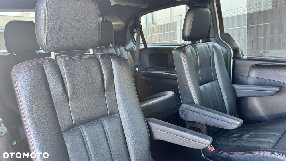 Dodge Grand Caravan - 35