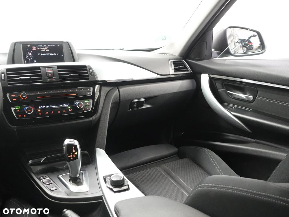 BMW Seria 3 325d Blue Performance Sport Line - 36
