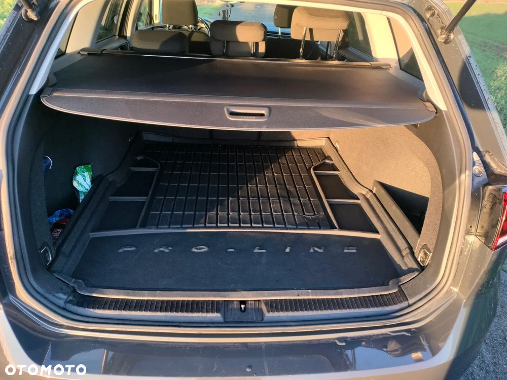 Volkswagen Passat - 9