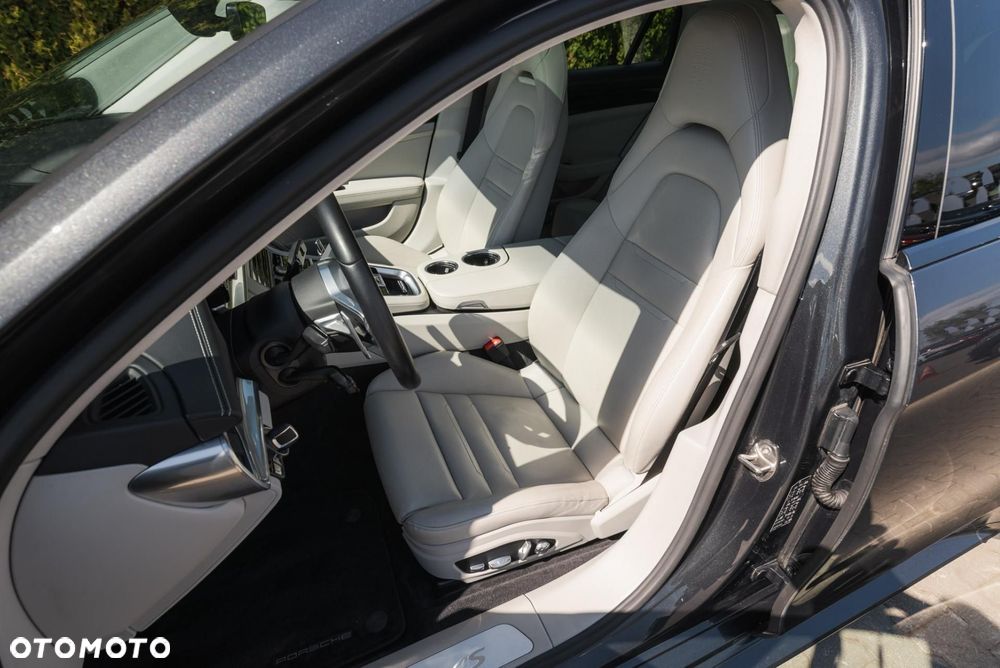 Porsche Panamera 4S - 13
