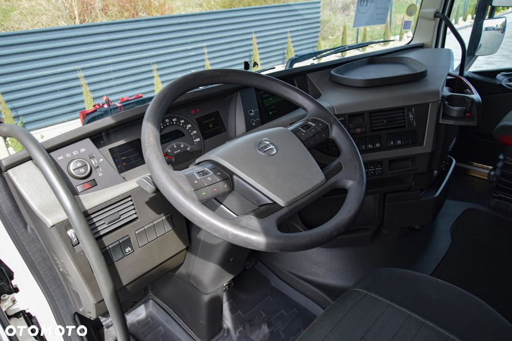 Volvo FH500 / EURO 6 / KLIMATYZACJA POSTOJOWA / ACC / LEDY / 2 ZBIORNIKI / FULL SPILERY / SERWISOWANY / SPROWADZONY - 22