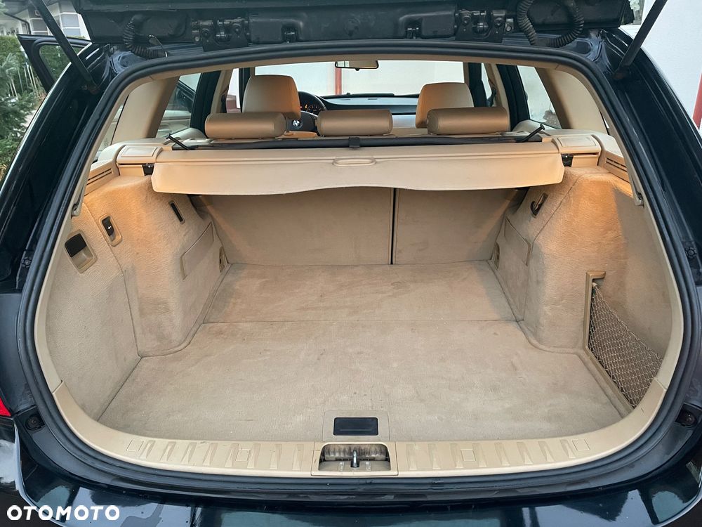 BMW Seria 3 318i Touring - 9
