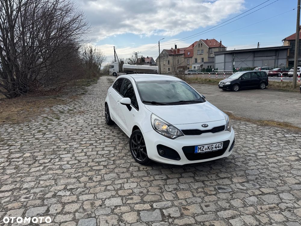 Kia Rio - 8