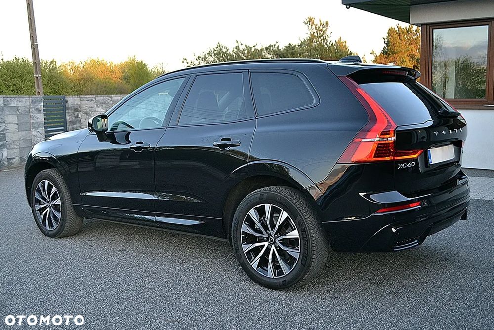 Volvo XC 60 B4 D Plus Dark - 5
