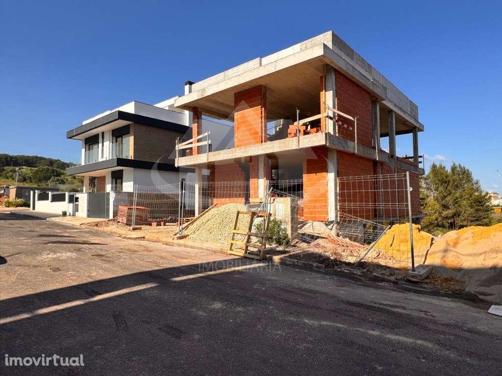 Moradia isolada T4 com piscina nos Terraços du Moulin, Vialonga - Grande imagem: 3/13