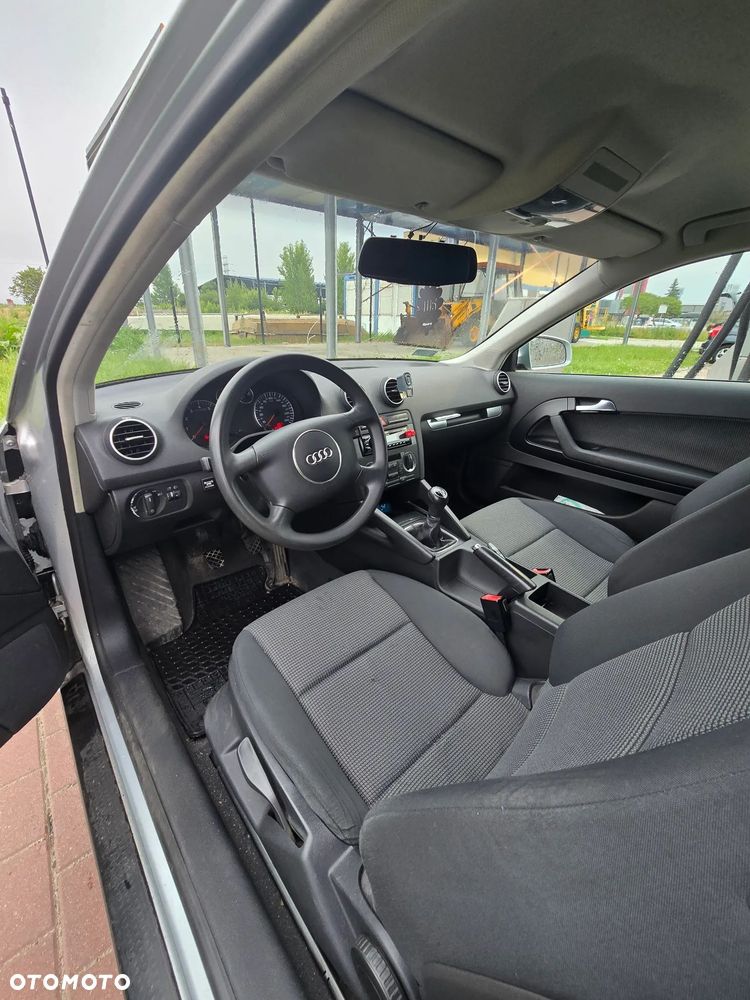 Audi A3 3-drzwiowe 1.6 Ambition - 12