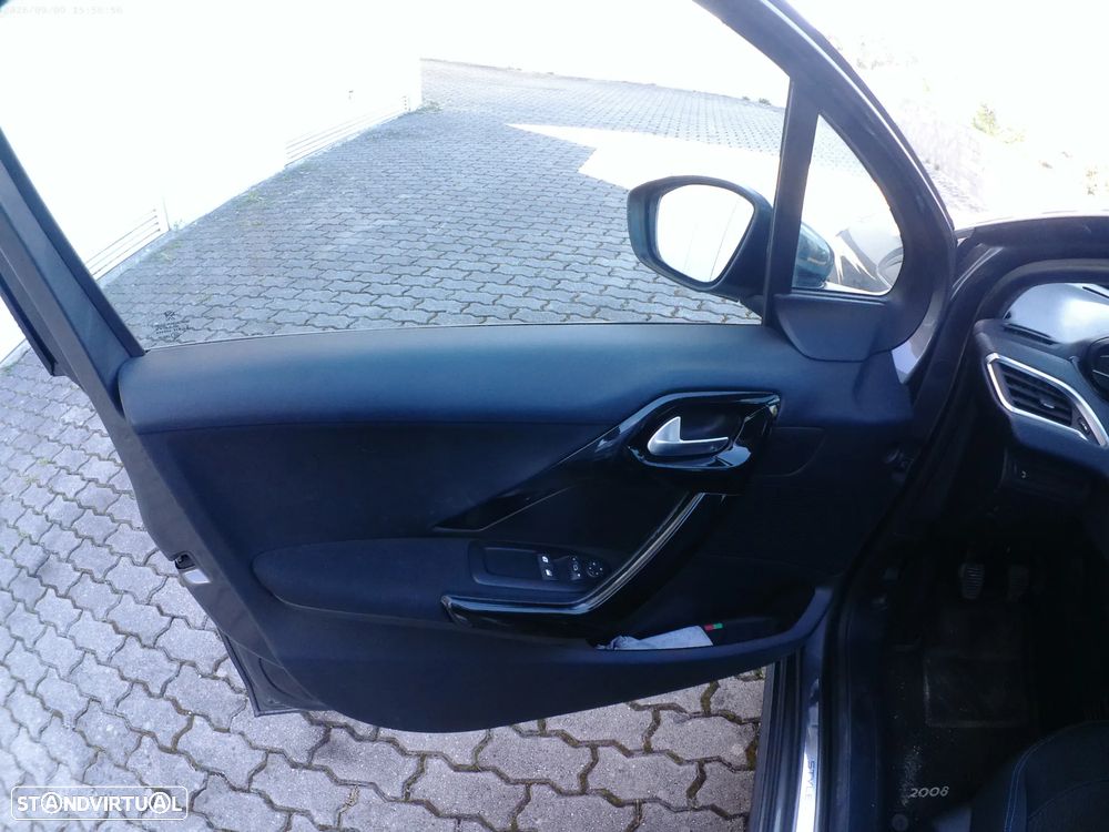 Peugeot 208 1.2 PureTech Style - 6
