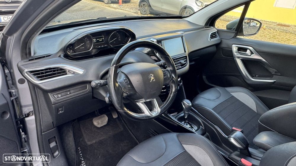 Peugeot 2008 1.2 PureTech Allure EAT6 - 11