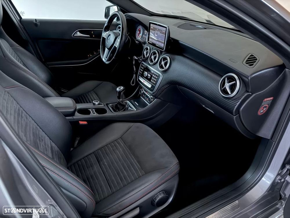 Mercedes-Benz A 180 d AMG Line - 30