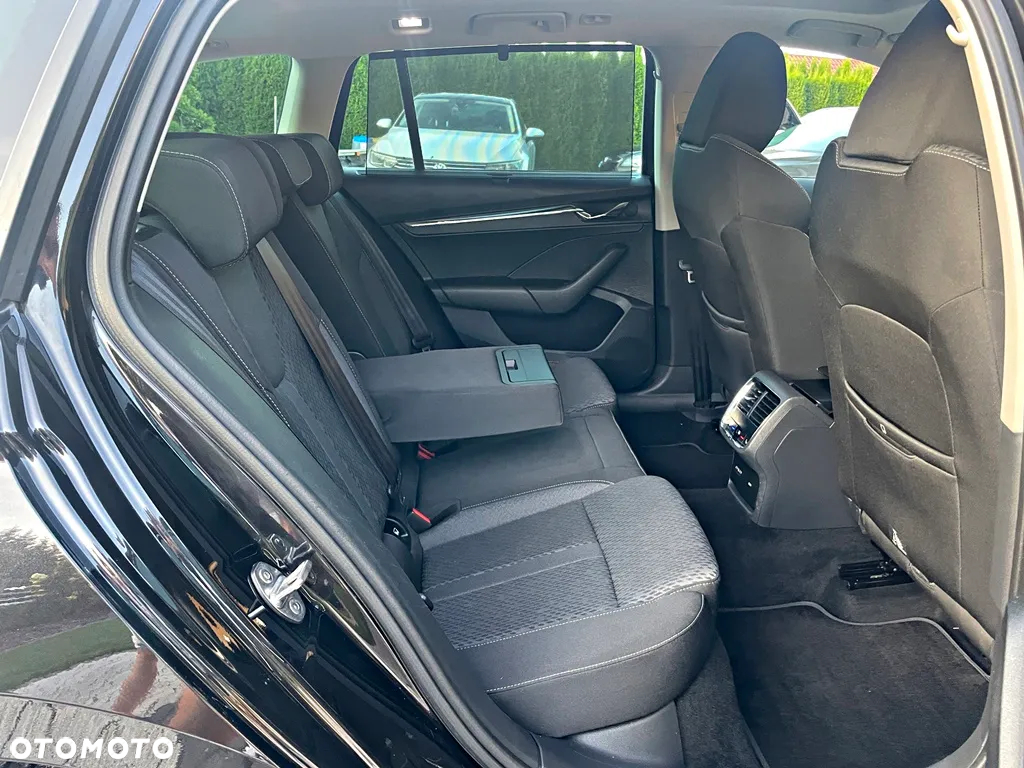 Skoda Octavia Combi 2.0 TDI DSG Exclusive Plus - 29