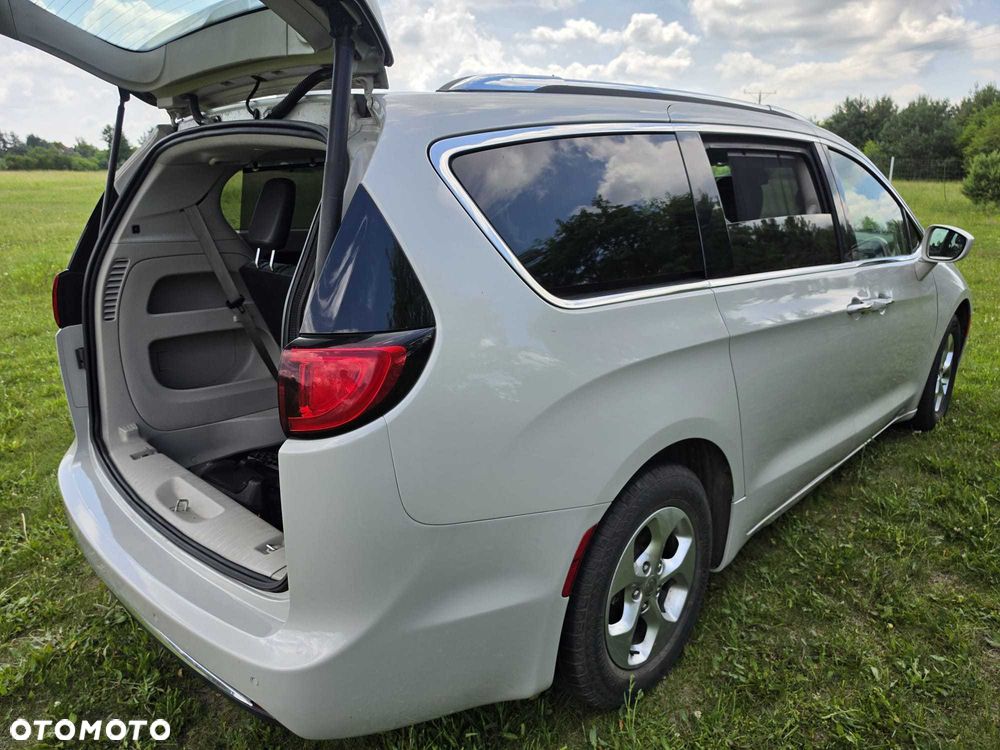 Chrysler Pacifica - 6