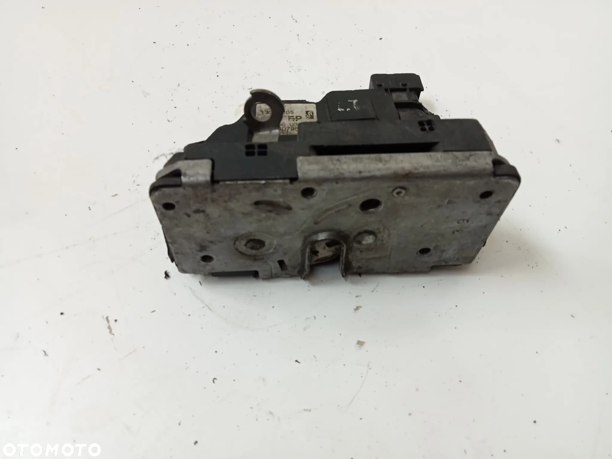 zamek drzwi lewy tył corsa d 6 pin 13258265 - 2