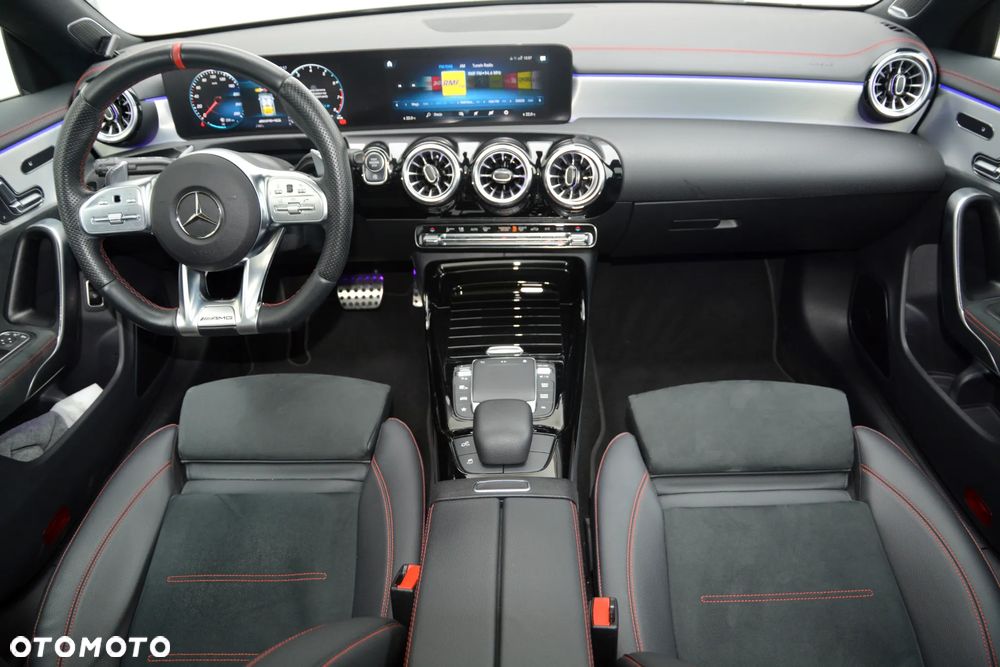 Mercedes-Benz CLA - 13