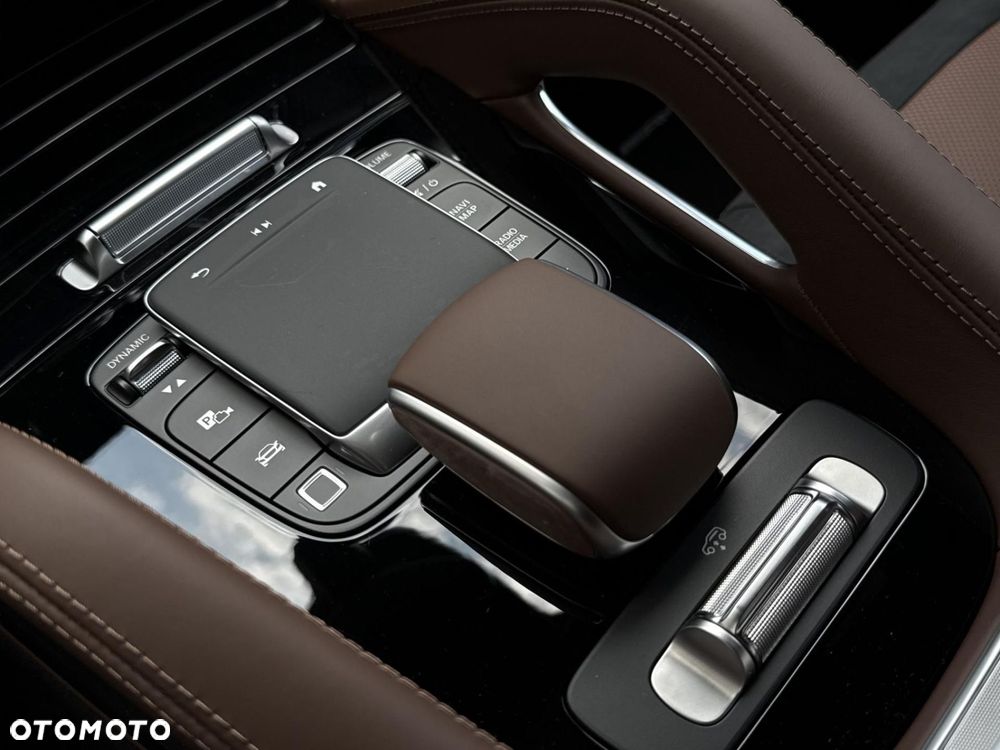 Mercedes-Benz GLS - 25