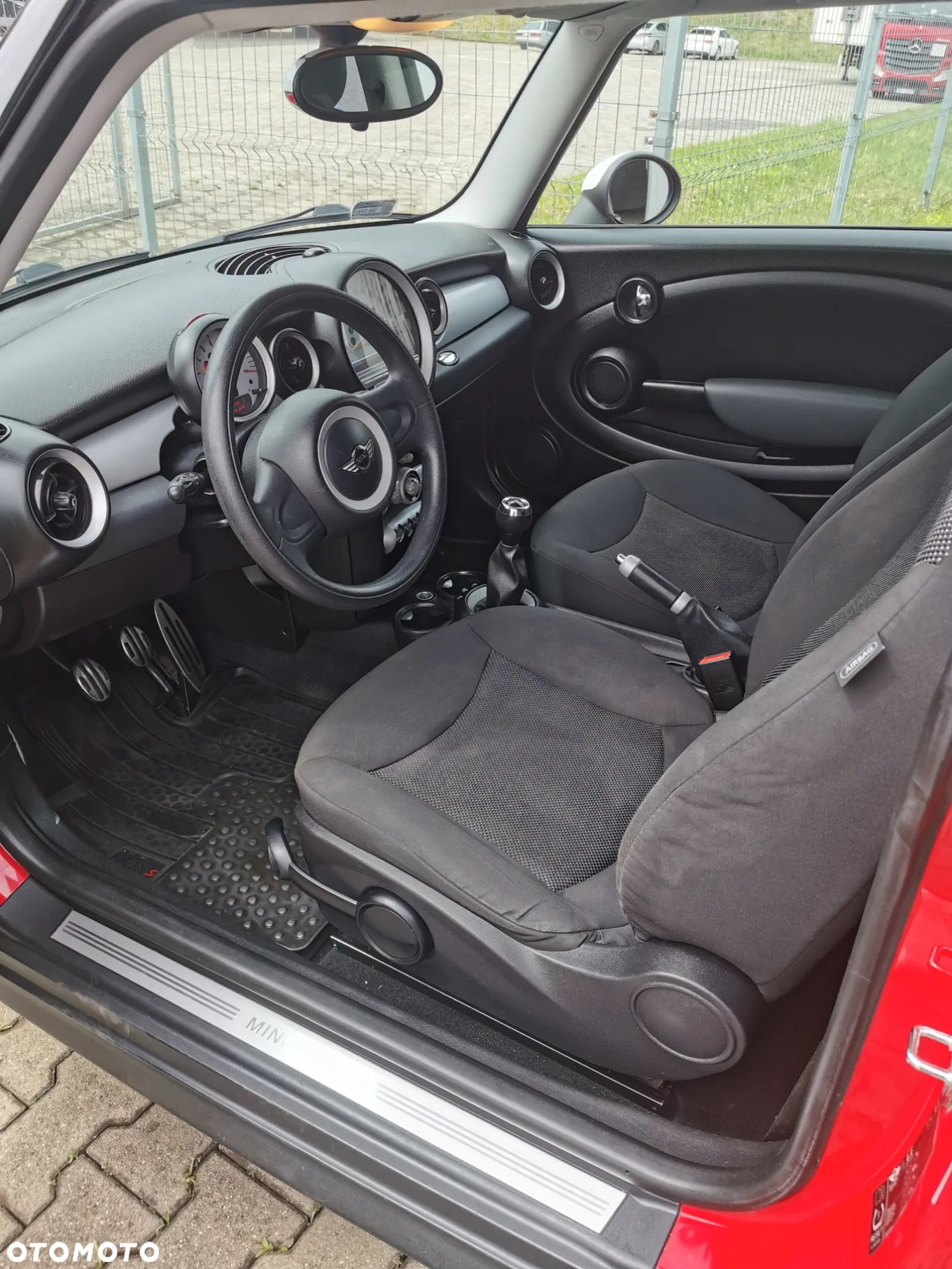 MINI Cooper Standard - 12