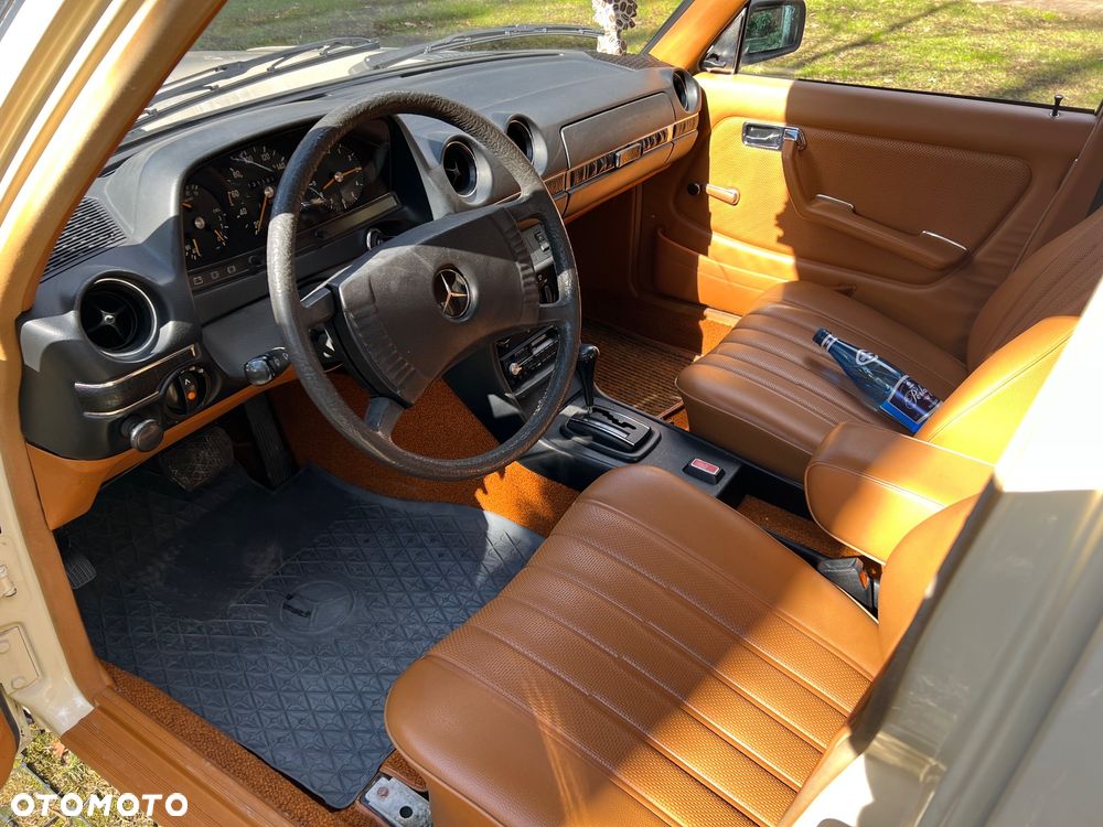 Mercedes-Benz W123 - 19