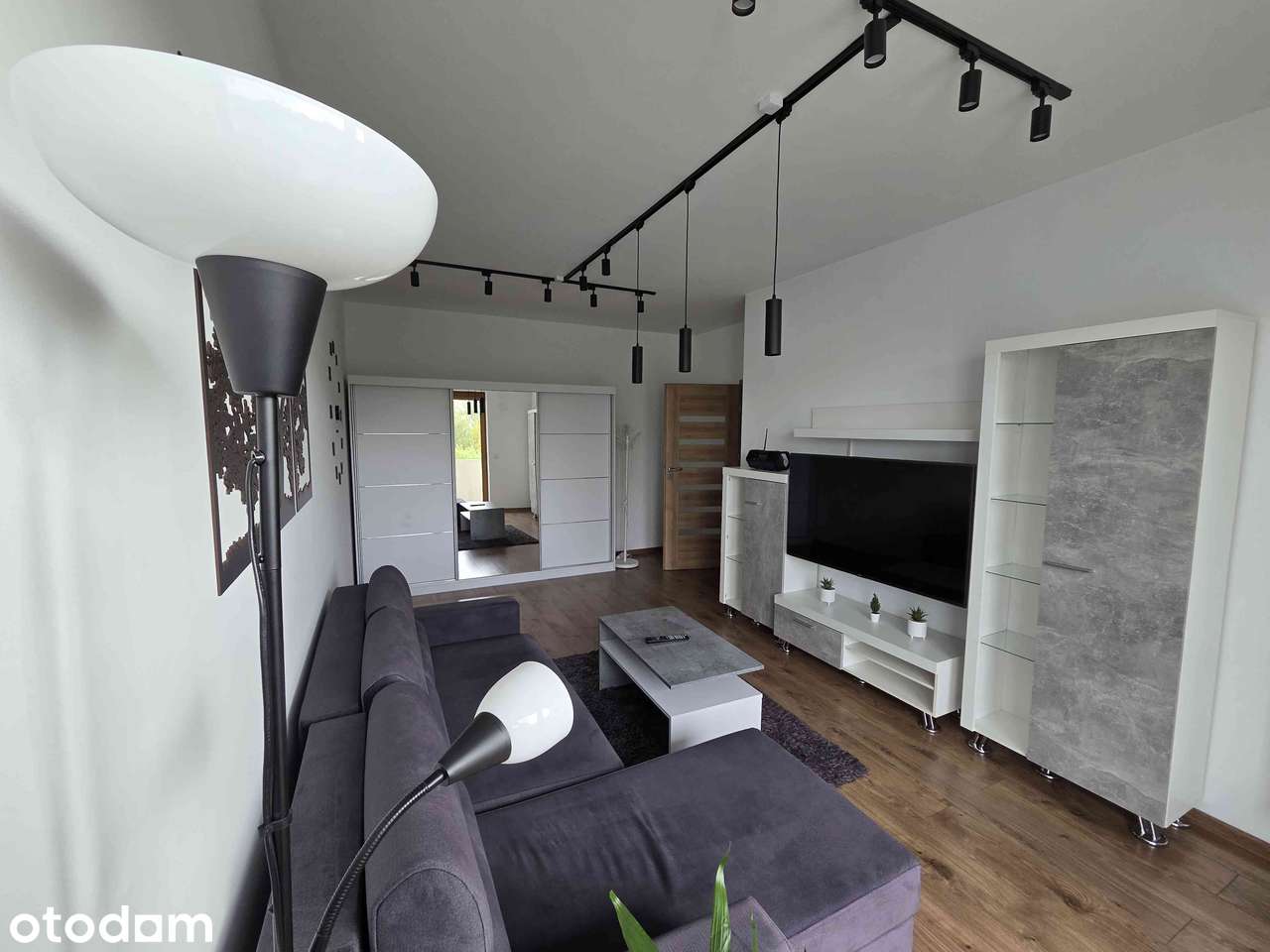 Dwupokojowy apartament blisko metra, miejsce garażowe.