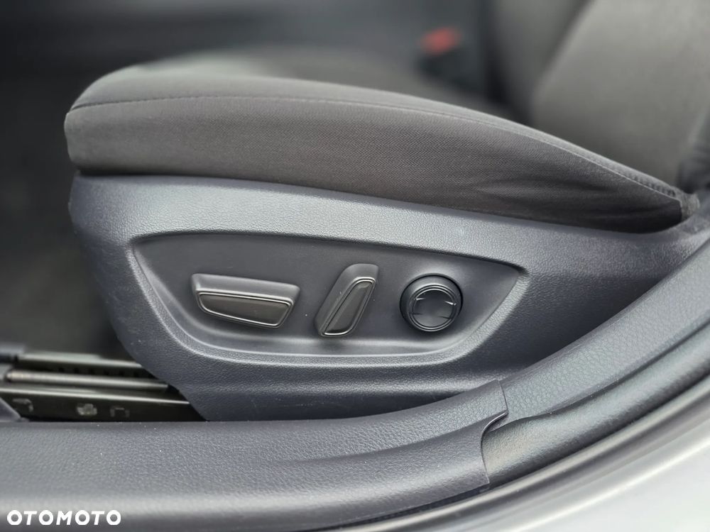 Toyota Camry 2.5 Hybrid Comfort CVT - 33