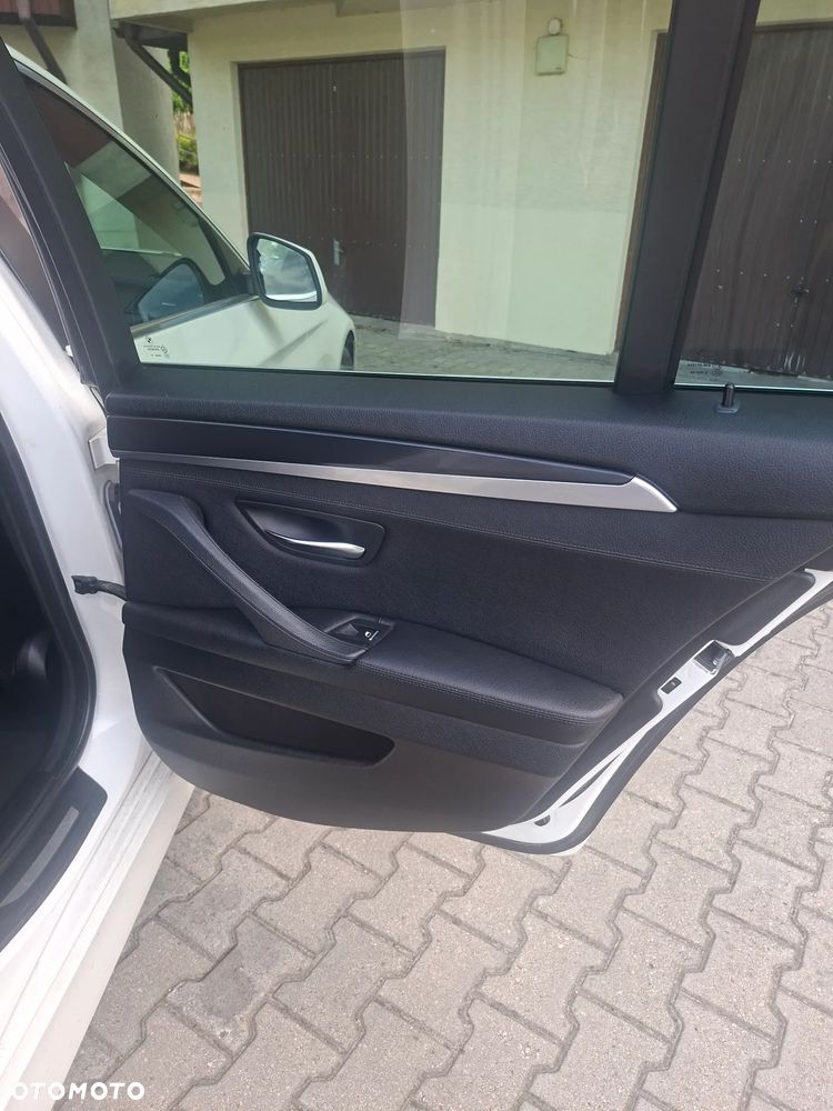 BMW Seria 5 525d xDrive - 7