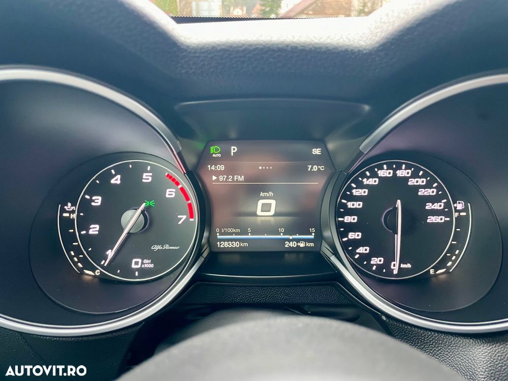 Alfa Romeo Stelvio 2.0 Turbo 16V AT8-Q4 - 13