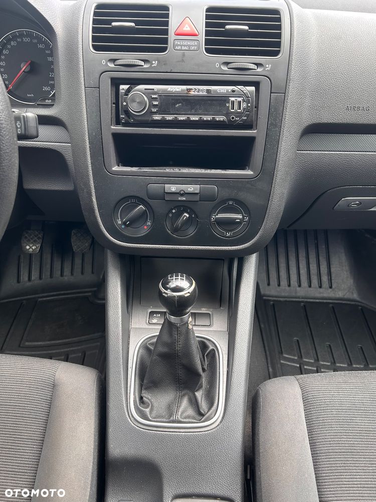 Volkswagen Golf 1.6 FSI Trendline - 11
