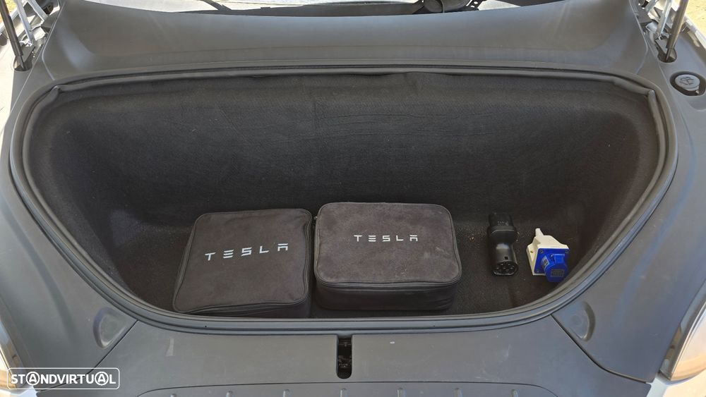 Tesla Model X - 15