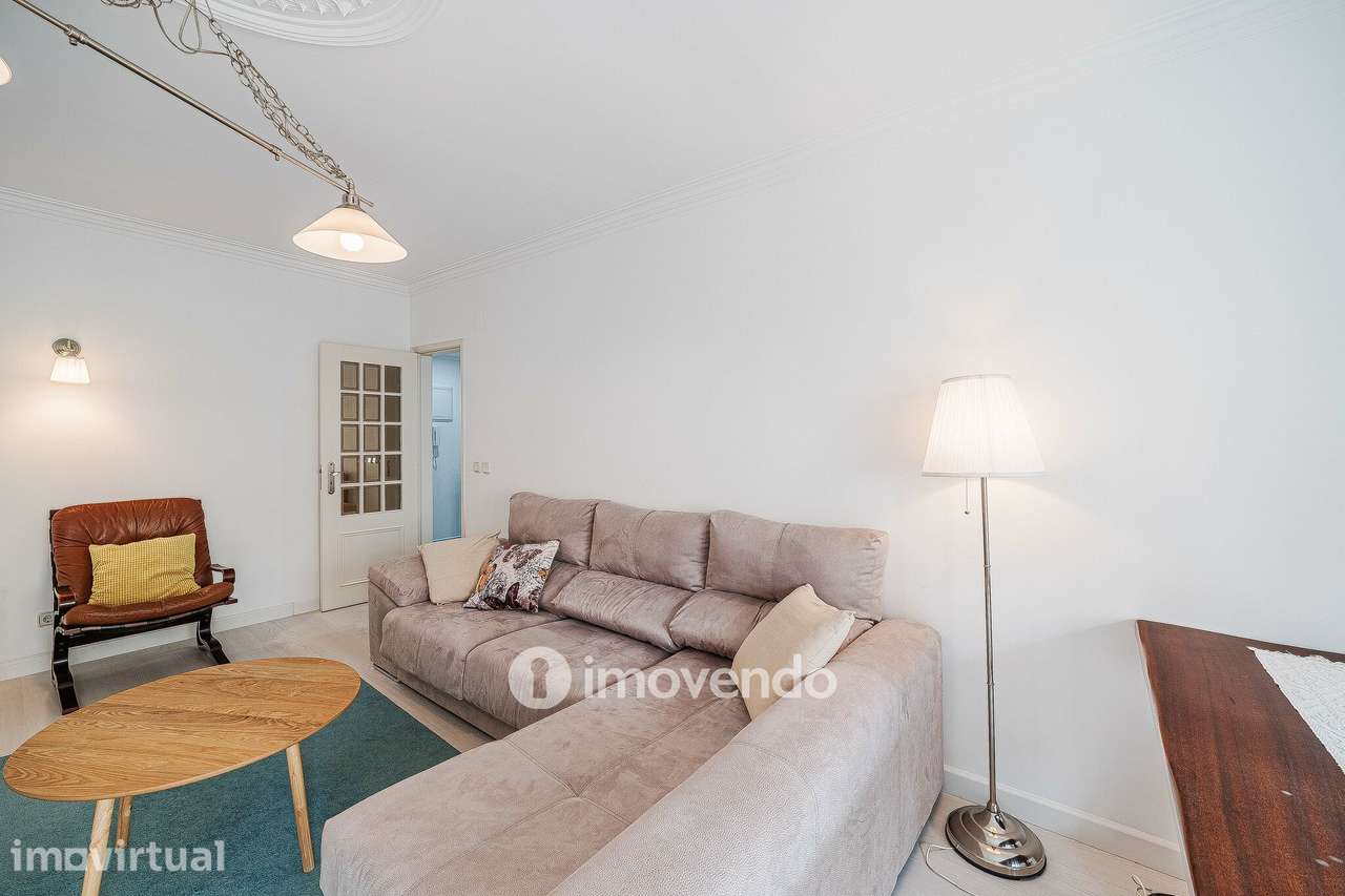 Apartamento T2, com áreas amplas e varanda, na Póvoa de Santa Iria - Grande imagem: 4/46