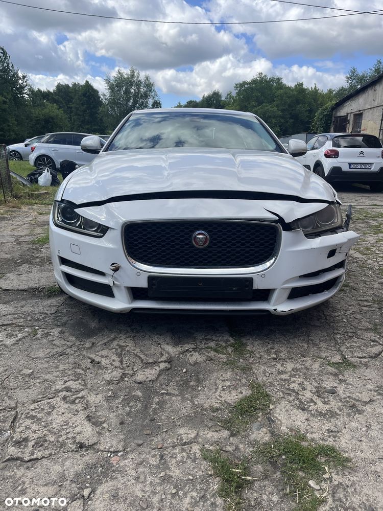 Jaguar XE - 1