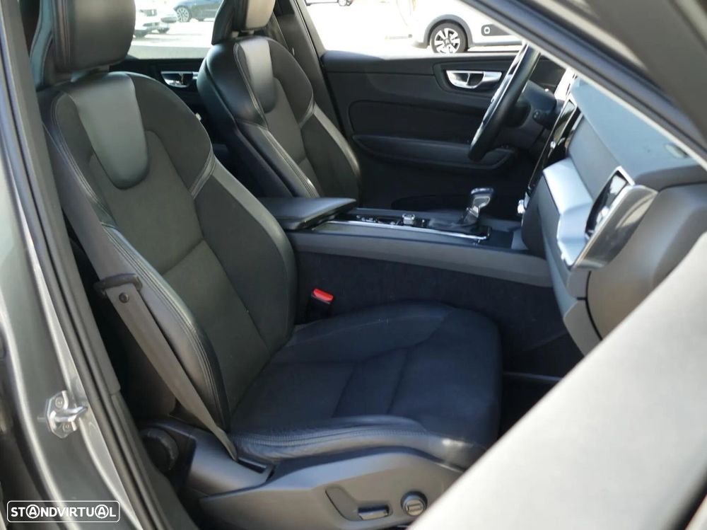 Volvo XC 60 2.0 D4 Momentum Geartronic - 30