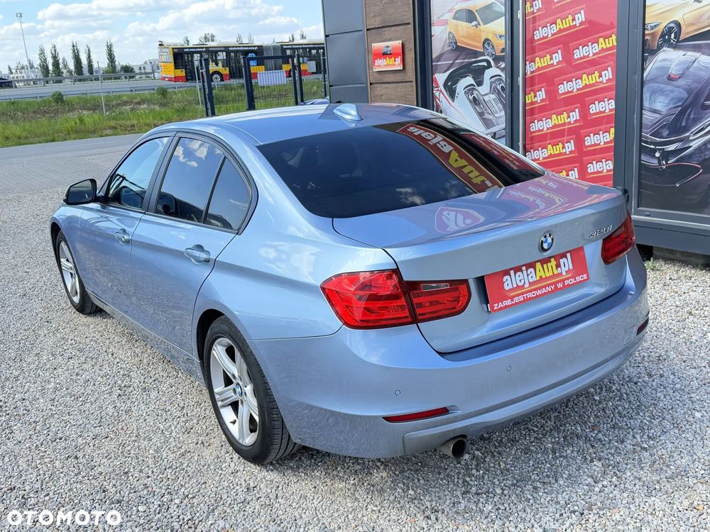 BMW Seria 3 320i Luxury Line - 4