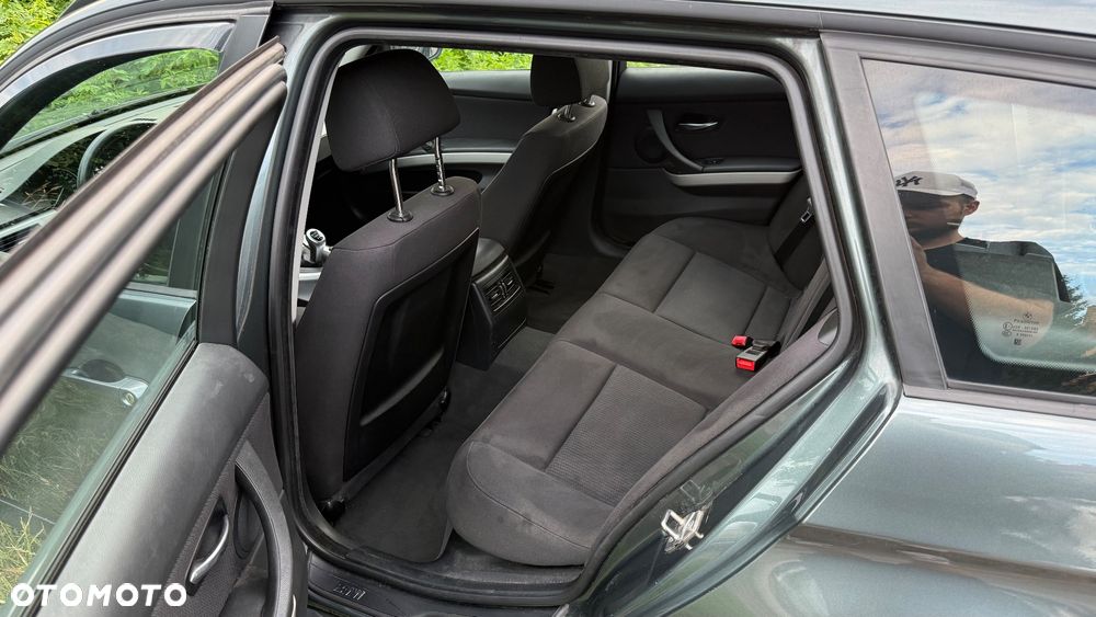 BMW Seria 3 318i - 24