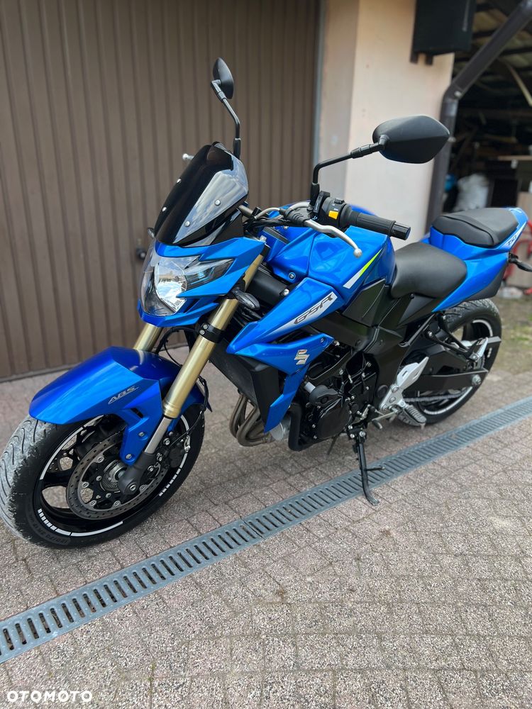 Suzuki GSR - 5
