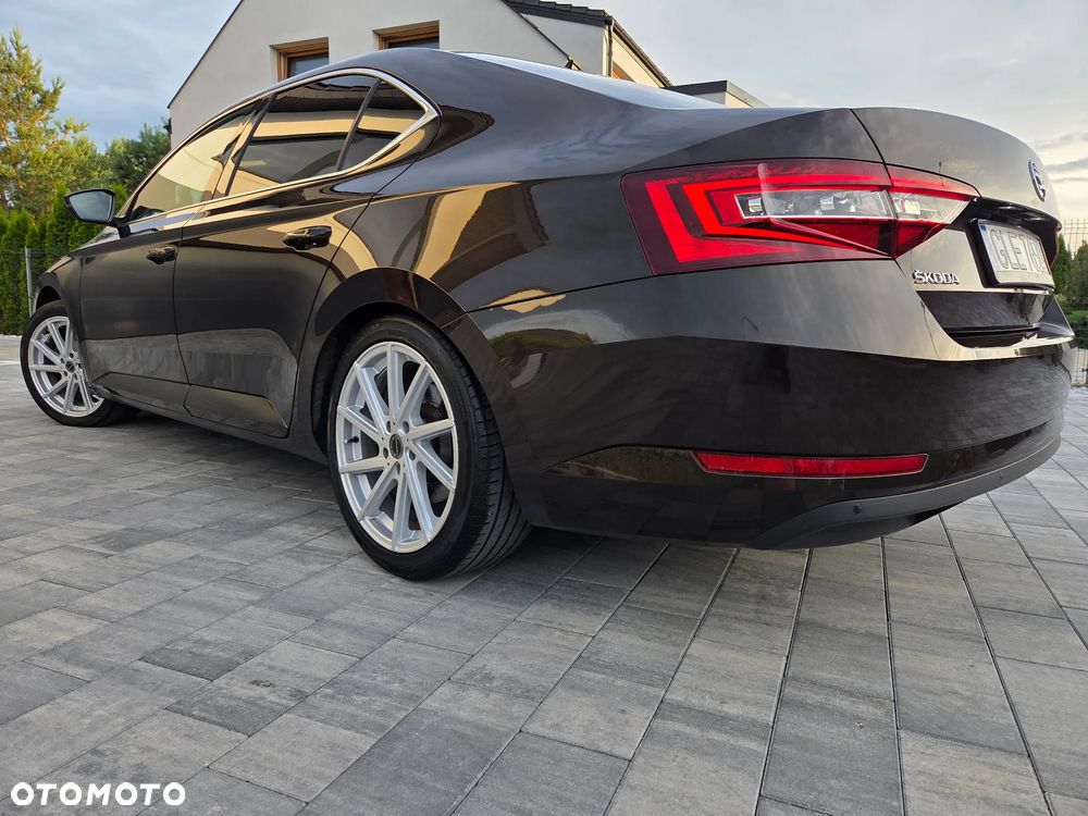 Skoda Superb 2.0 TDI DSG Premium Edition - 12