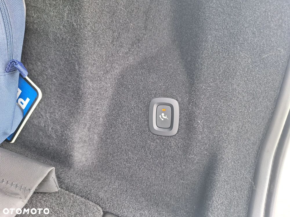 Volvo XC 60 B4 D Momentum - 22