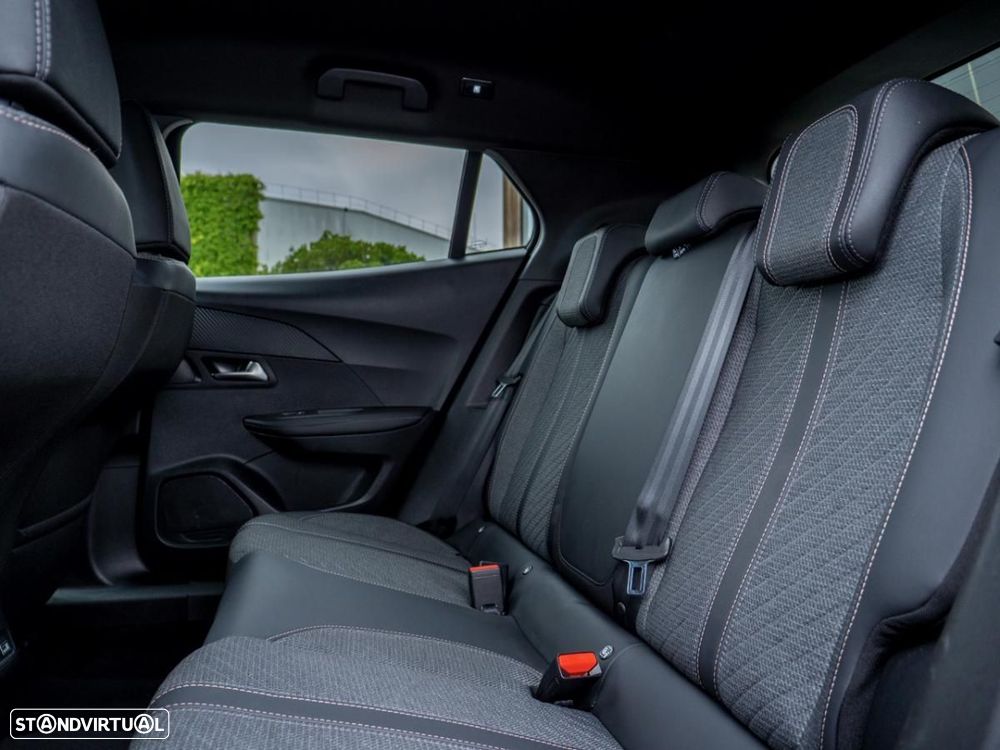 Peugeot e-2008 54 kWh Allure - 26