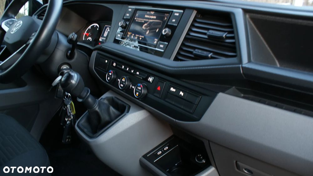 Volkswagen Caravelle - 25