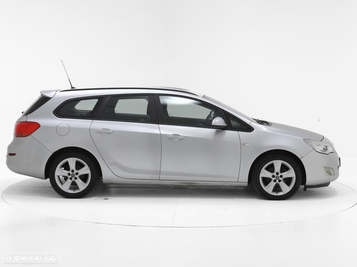Opel Astra Sports Tourer - 2
