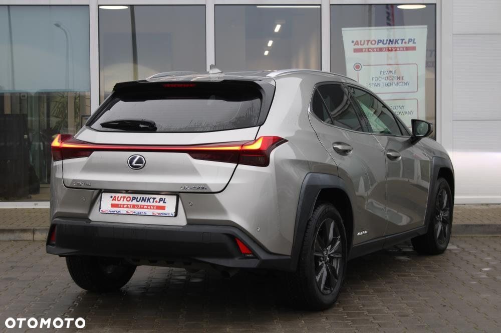 Lexus UX - 4