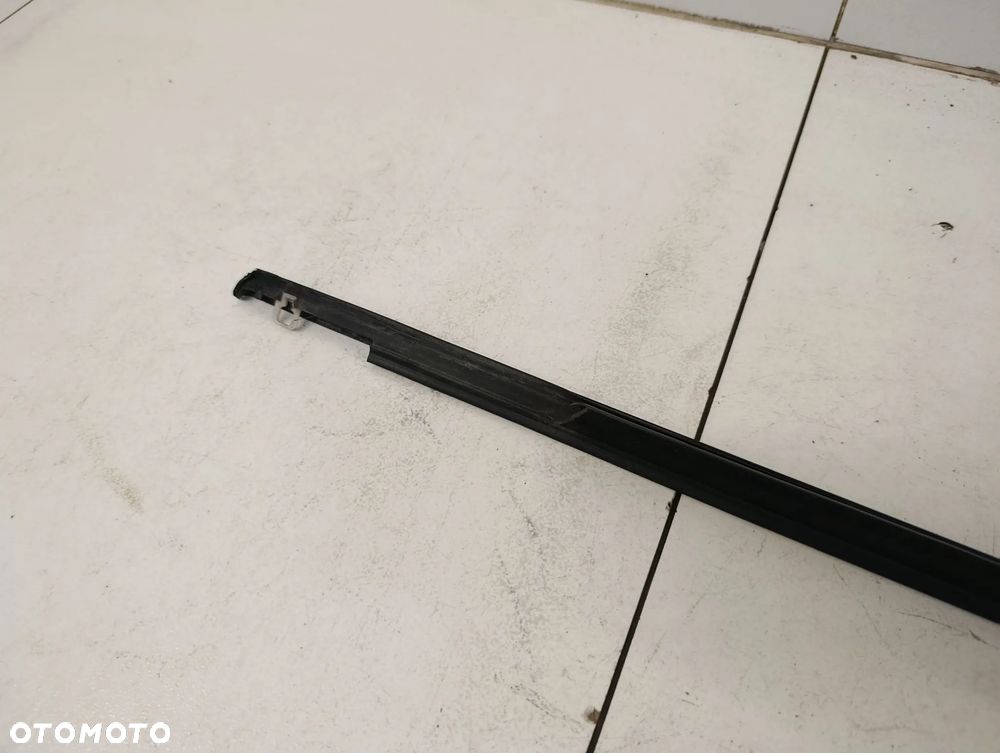 Listwa zgarniająca drzwi szyby prawy przód Volvo V60 II 2 S60 III 3 - 9