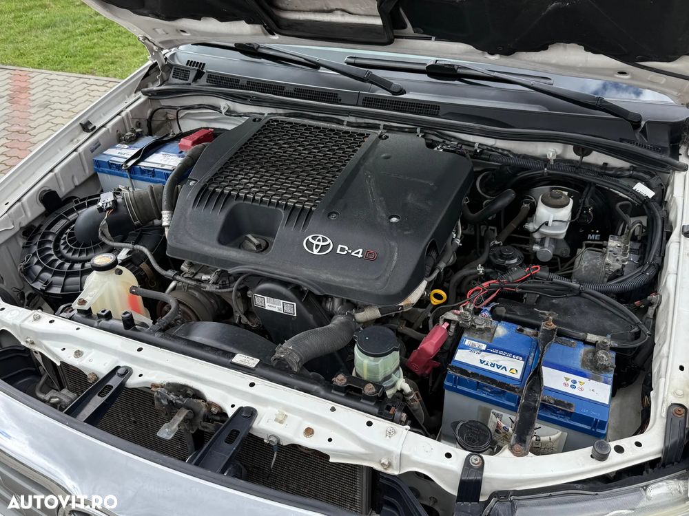 Toyota Hilux 4x4 Cabina Dubla Style+ Aut. - 11