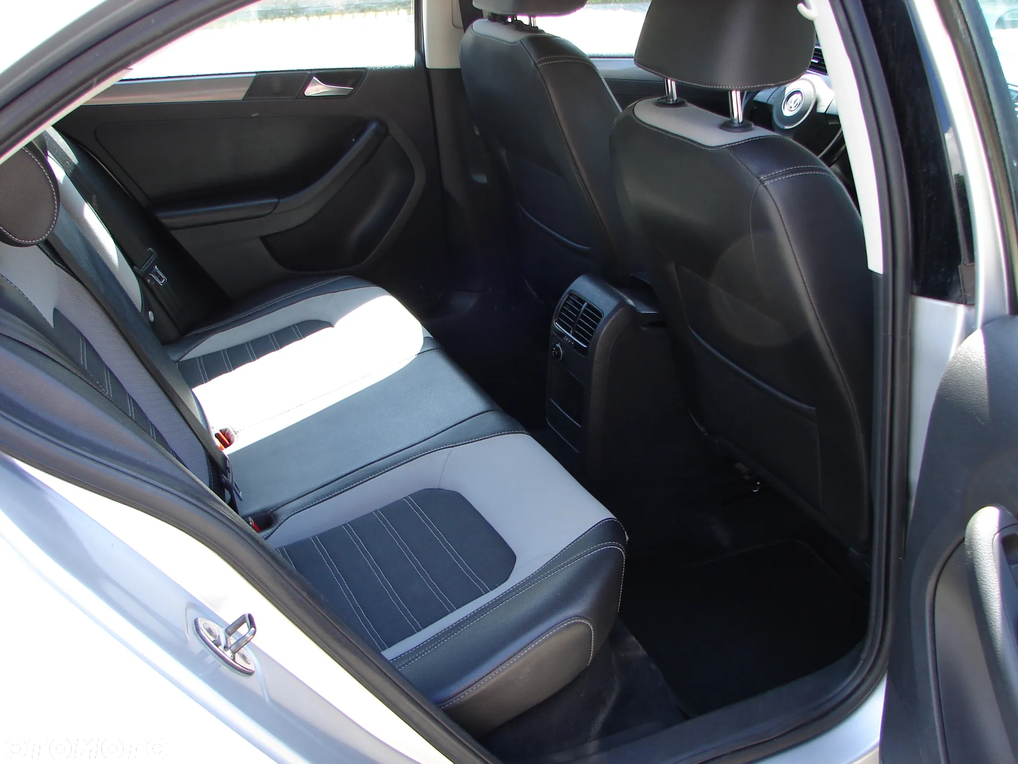 Volkswagen Jetta 2.0 TDI Highline CityLine DSG - 10