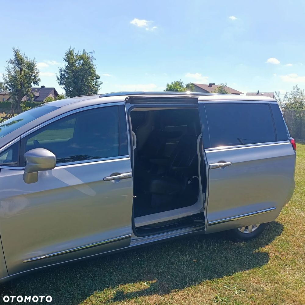 Chrysler Pacifica - 5