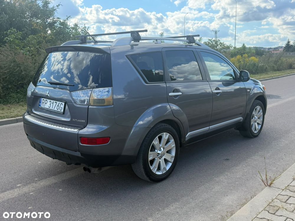 Mitsubishi Outlander 2.0 DI-D 4WD Intense - 2