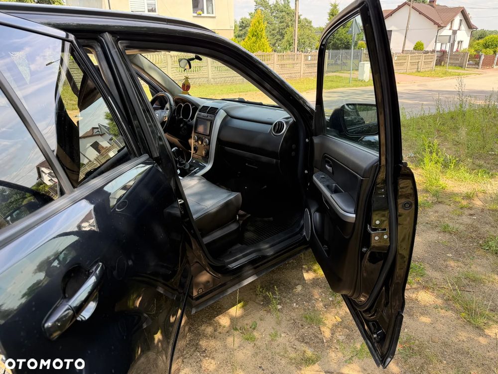 Suzuki Grand Vitara 2.4 De Luxe - 8